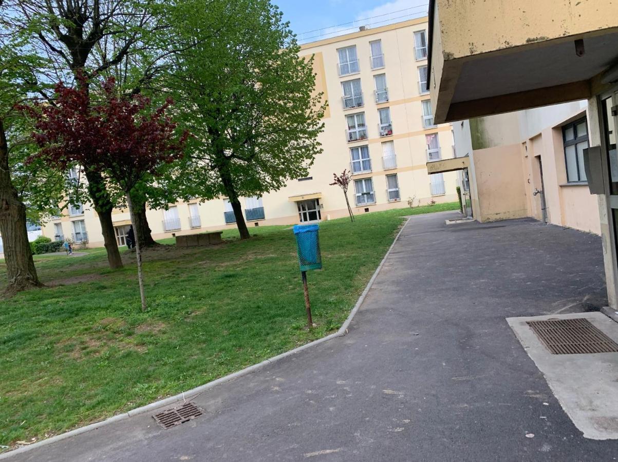 Une Chambre Simple Confortable Avec Acces Direct Aeroport D'Orly Exteriör bild